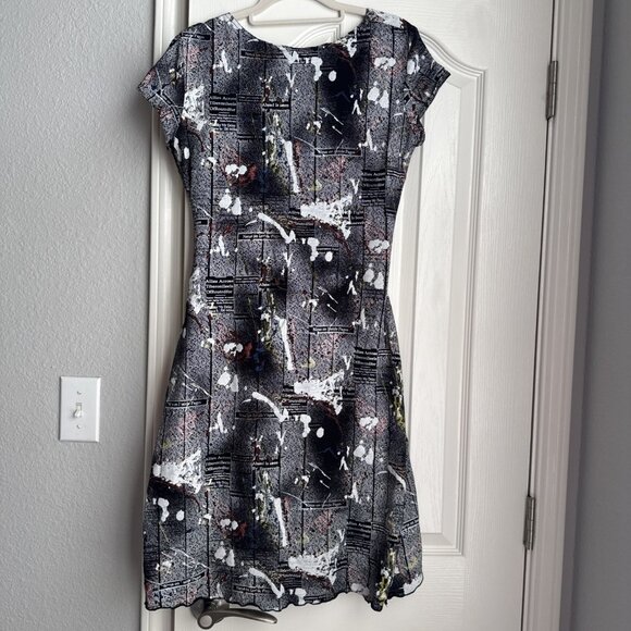 Joseph Ribkoff Newspaper Splash Black White Short Sleeve Faux Wrap Dress Size 8 - Picture 6 of 7